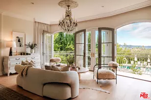 18875 Pasadero Dr, Tarzana, CA 91356 - Photo 37