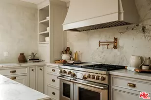 18875 Pasadero Dr, Tarzana, CA 91356 - Photo 15