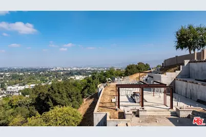 3721 Eureka Dr, Studio City, CA 91604 - Photo 17