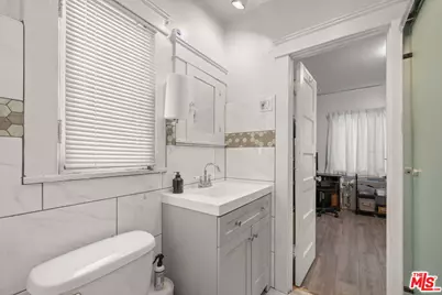 6011 Eileen Ave, Los Angeles, CA 90043 - Photo 11