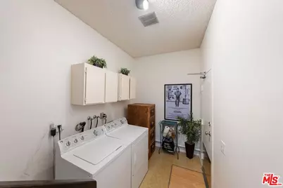 17084 Palisades Cir, Pacific Palisades, CA 90272 - Photo 25