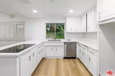 975 Valley Vista Dr, Camarillo, CA 93010 - Photo 19