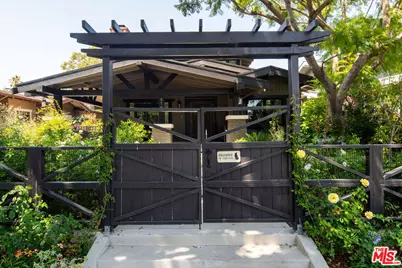 379 N Wilton Pl, Los Angeles, CA 90004 - Photo 43