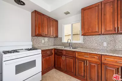 8521 Saturn St, Los Angeles, CA 90035 - Photo 9
