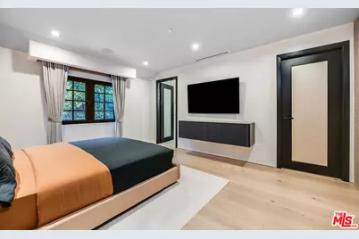 8721 Sunset Plaza Ter, West Hollywood, CA 90069 - Photo 25