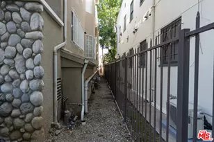 2370 Portland St, Los Angeles, CA 90007 - Photo 19