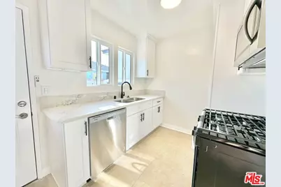 10720 Charnock Rd, Los Angeles, CA 90034 - Photo 17
