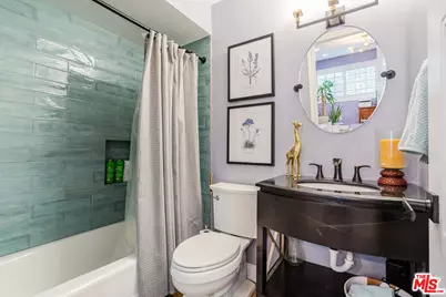 18100 Burbank Blvd #26, Tarzana, CA 91356 - Photo 15