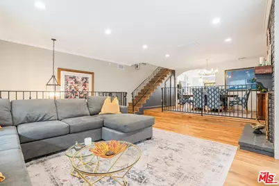 18100 Burbank Blvd #26, Tarzana, CA 91356 - Photo 3