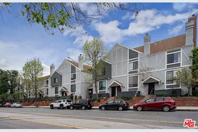 18100 Burbank Blvd #26, Tarzana, CA 91356 - Photo 1