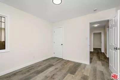 2406 S Cochran Ave, Los Angeles, CA 90016 - Photo 15