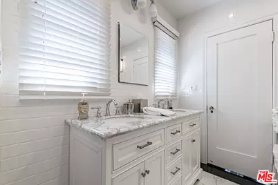 165 N Las Palmas Ave, Los Angeles, CA 90004 - Photo 29