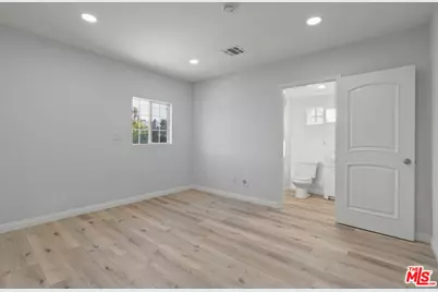 1250 S Windsor Blvd, Los Angeles, CA 90019 - Photo 19