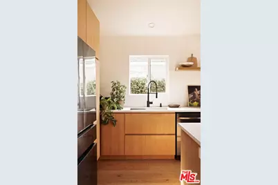 1034 Oakwood Ave, Venice, CA 90291 - Photo 17