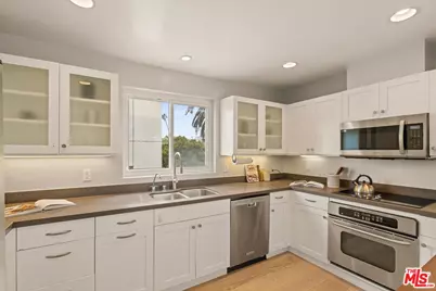 930 3rd St #305, Santa Monica, CA 90403 - Photo 11