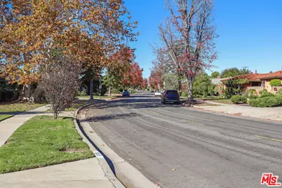5733 Radford Ave, Valley Village, CA 91607 - Photo 3