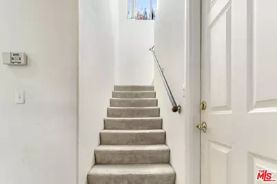 18806 Hatteras St #101, Tarzana, CA 91356 - Photo 13