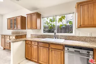 18806 Hatteras St, Tarzana, CA 91356 - Photo 11