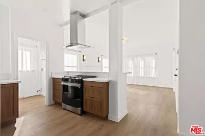 8018 S New Hampshire Ave, Los Angeles, CA 90044 - Photo 19