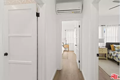 8018 S New Hampshire Ave, Los Angeles, CA 90044 - Photo 11