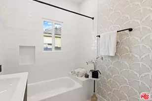 8018 S New Hampshire Ave, Los Angeles, CA 90044 - Photo 13