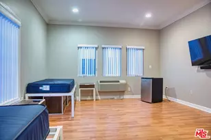 668 W 28th St, Los Angeles, CA 90007 - Photo 9