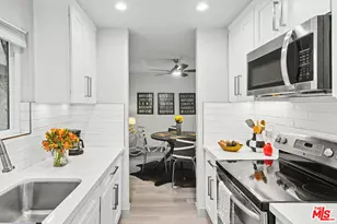 8400 De Longpre Ave, West Hollywood, CA 90069 - Photo 9
