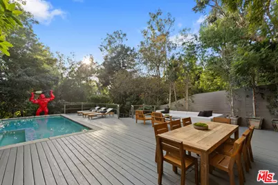 2753 La Cuesta Dr, Los Angeles, CA 90046 - Photo 11