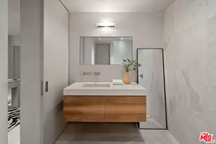 7882 Fareholm Dr, Los Angeles, CA 90046 - Photo 29