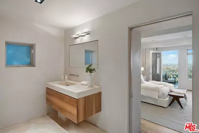 7882 Fareholm Dr, Los Angeles, CA 90046 - Photo 25