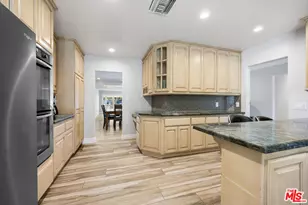 8837 Oak Park Ave, Sherwood Forest, CA 91325 - Photo 9