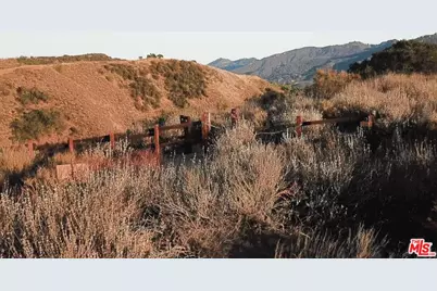 22800 Portage Circle Dr, Topanga, CA 90290 - Photo 3