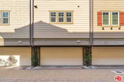 14109 W Birch Ln, Van Nuys, CA 91405 - Photo 17