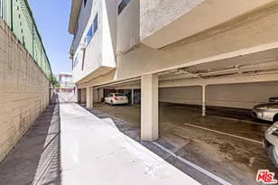 940 S Gramercy Pl, Los Angeles, CA 90019 - Photo 21