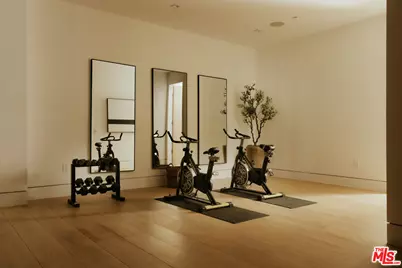 260 S Canyon View Dr, Los Angeles, CA 90049 - Photo 27