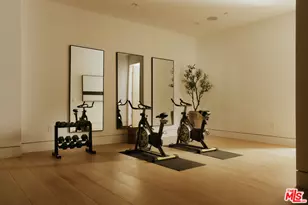 260 S Canyon View Dr, Los Angeles, CA 90049 - Photo 27