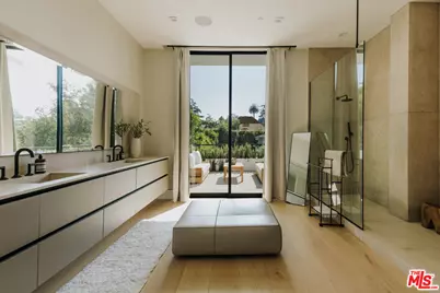 260 S Canyon View Dr, Los Angeles, CA 90049 - Photo 17