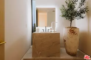 260 S Canyon View Dr, Los Angeles, CA 90049 - Photo 19