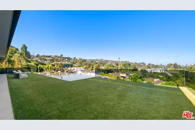 1140 Summit Dr, Beverly Hills, CA 90210 - Photo 25