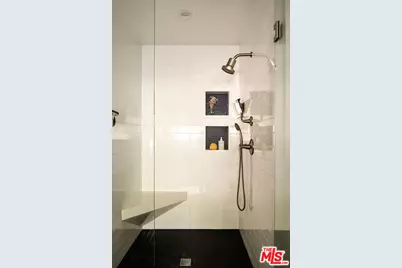 11202 Canton Dr, Studio City, CA 91604 - Photo 33