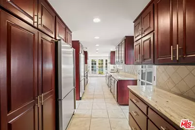 15649 Woodfield Pl, Sherman Oaks, CA 91403 - Photo 3
