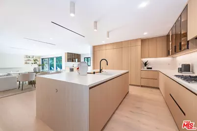 17969 Medley Dr, Encino, CA 91316 - Photo 9