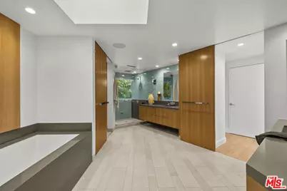 3239 Ledgewood Dr, Los Angeles, CA 90068 - Photo 17