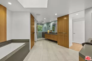 3239 Ledgewood Dr, Los Angeles, CA 90068 - Photo 17