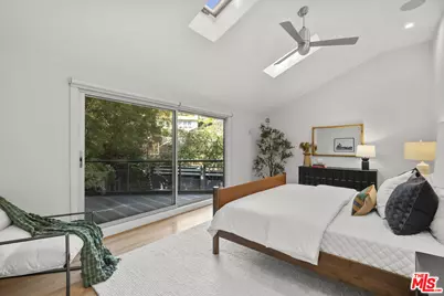 3239 Ledgewood Dr, Los Angeles, CA 90068 - Photo 13