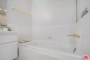 1040 4th St, Santa Monica, CA 90403 - Photo 17