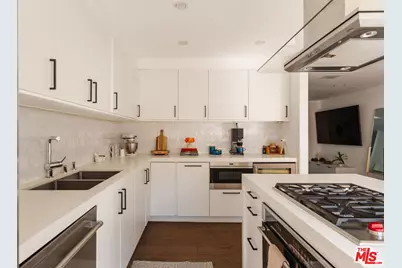 1979 Grace Ave #2, Los Angeles, CA 90068 - Photo 13