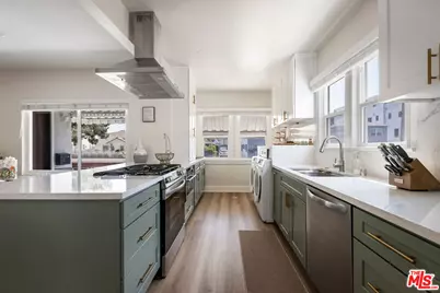 2225 Thurman Ave, Los Angeles, CA 90016 - Photo 9