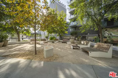 330 W 11th St #C03, Los Angeles, CA 90015 - Photo 63