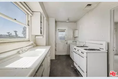 1151 Chestnut Ave, Manhattan Beach, CA 90266 - Photo 13